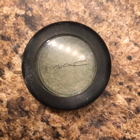 MAC Eyeshadow. - Picture 2 of 3